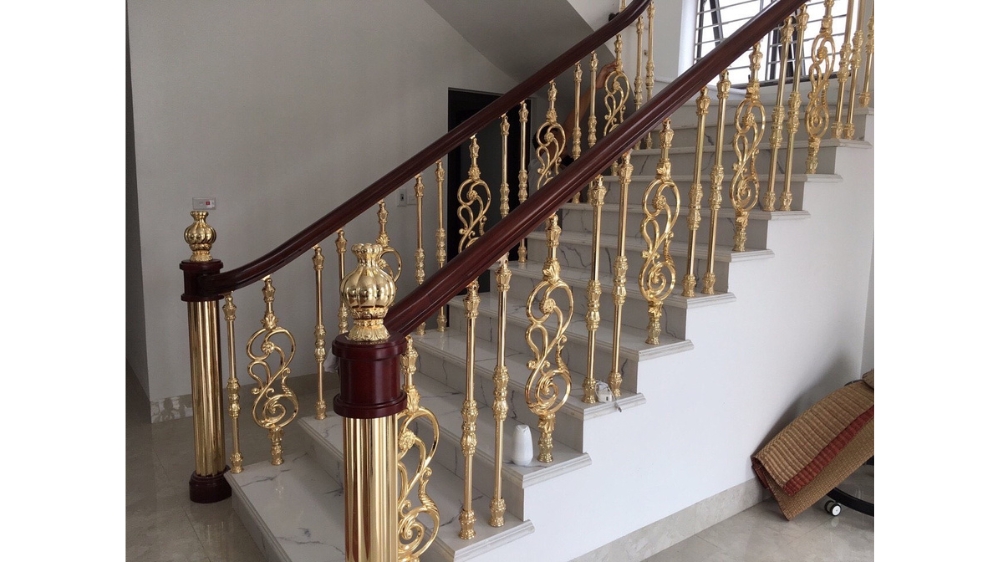 Cầu thang bằng nhôm giả gỗ giúp tăng tính thẩm mỹ và tích kiệm chi phí