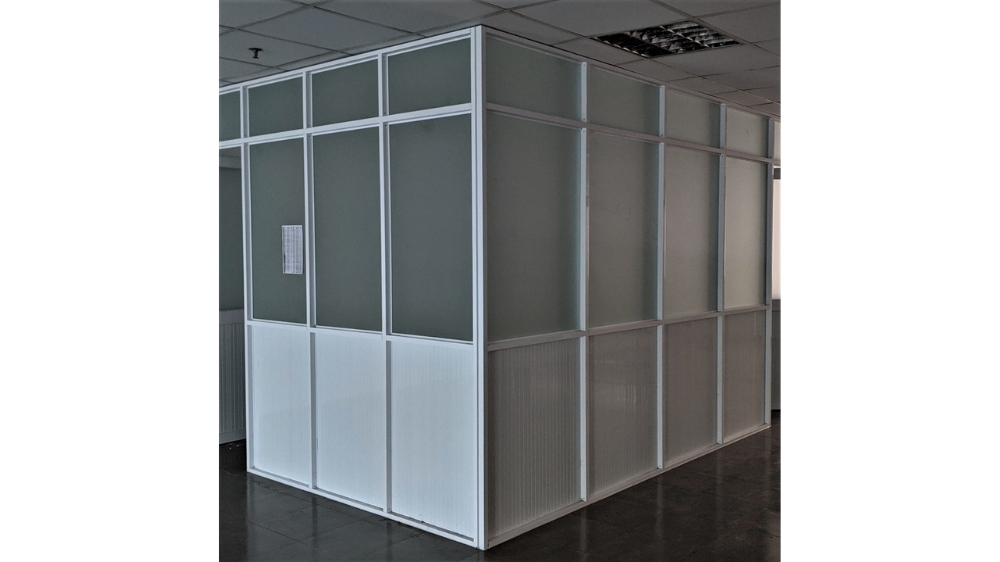 vách ngăn nhôm được ứng dụng trong các công ty, phòng khám, công trình xây dựng