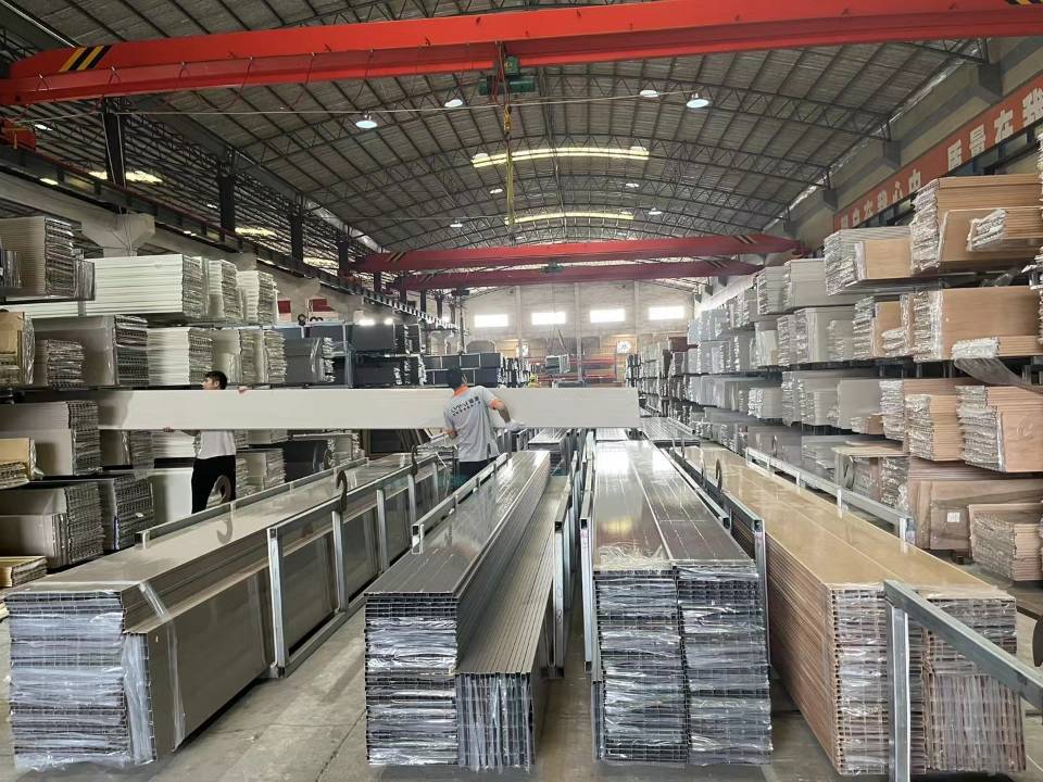 Báo Giá Tủ Bếp Nhôm Tấm Lựa Chọn Thông Minh Cho Không Gian Bếp Hiện Đại